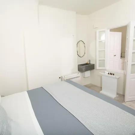 Aloia فندق أويا