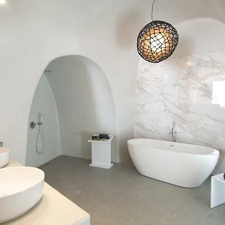 Aloia Hotel Oia (Santorini)