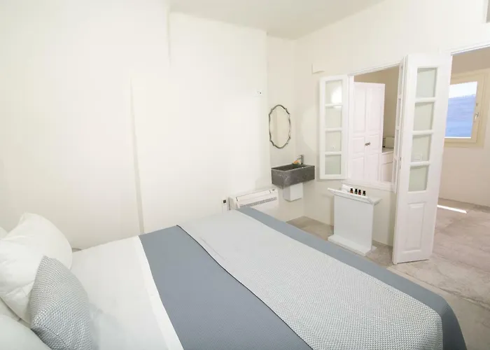 Aloia Hotel Oia (Santorini)