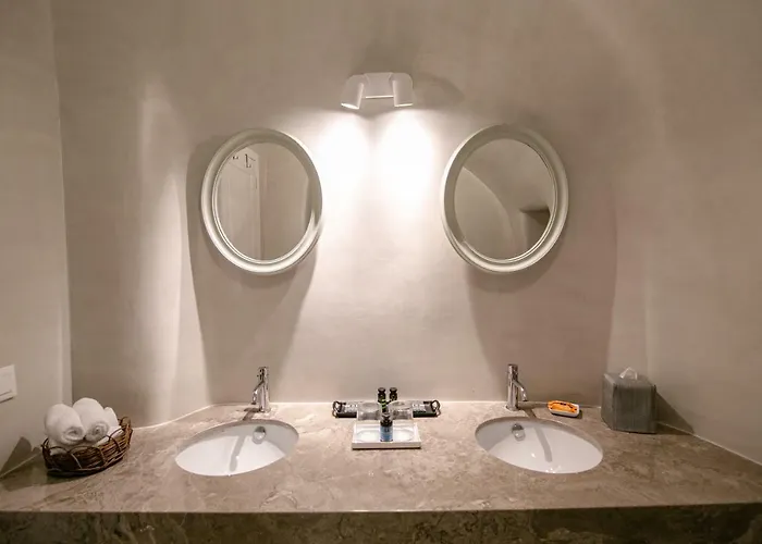 Aloia Hotel Oia (Santorini)